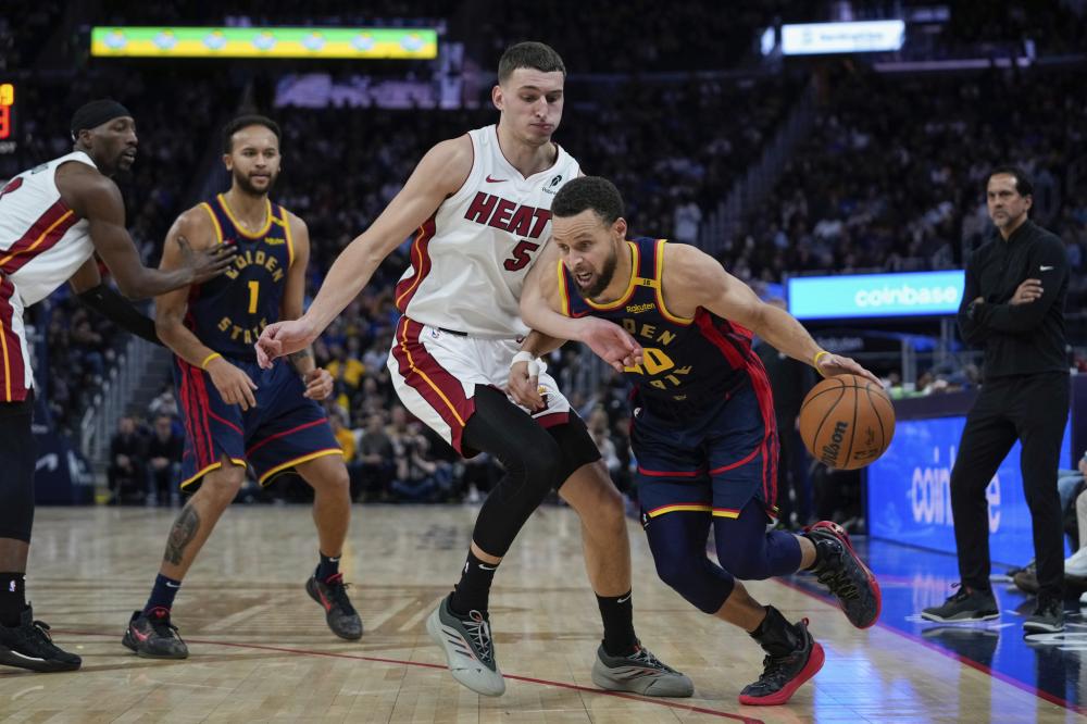 足坛中保持 足坛中保持