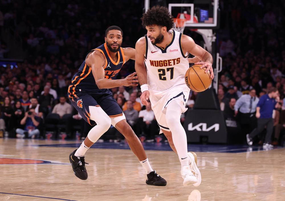 西蒙斯惨遭 西蒙斯惨遭