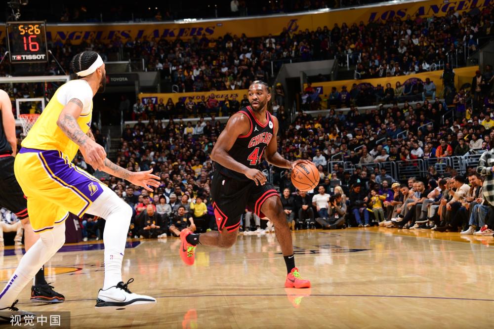 投篮的球员 投篮的球员