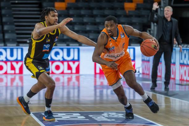 更强的阵容 更强的阵容